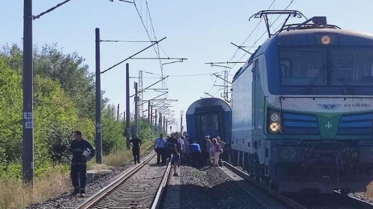 Пътнически влак е дерайлирал между Стара Загора и село Калитиново