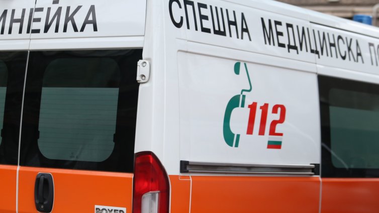 Ученик на 15 г. падна от висок етаж на училище в София