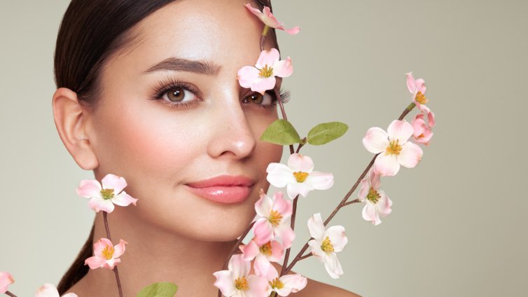 6 етерични масла против торбички под очите