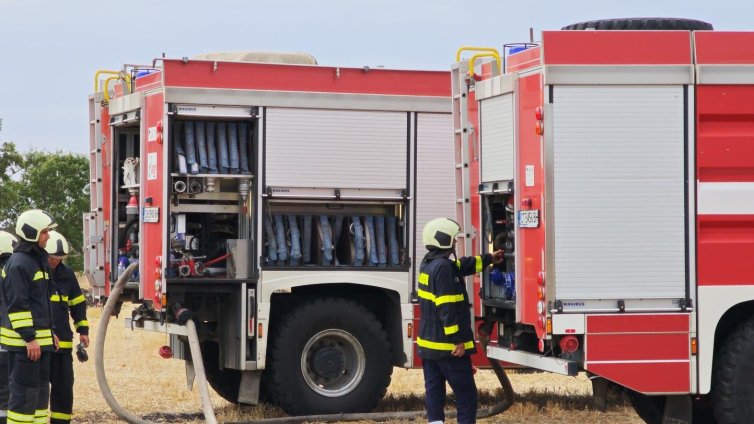 Мъж загина, а друг е с опасност за живота след пожари от незагасена цигара