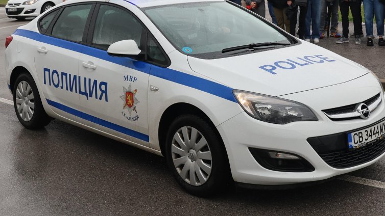 19-годишен прободе с нож приятеля на майка си