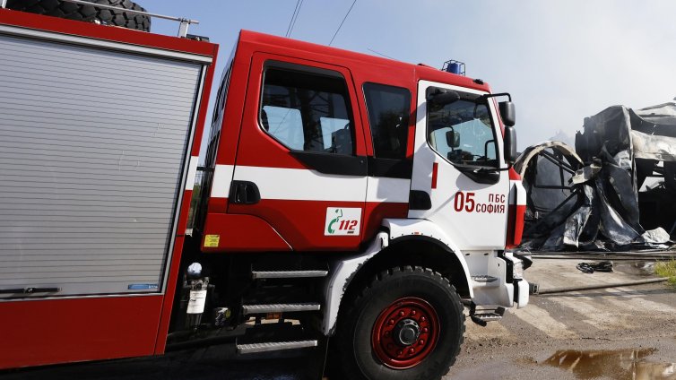 Двама души загинаха при пожари в София