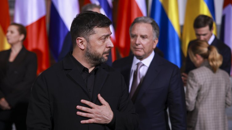 Зеленски по въпроса за териториите: Все още не говорим за референдум