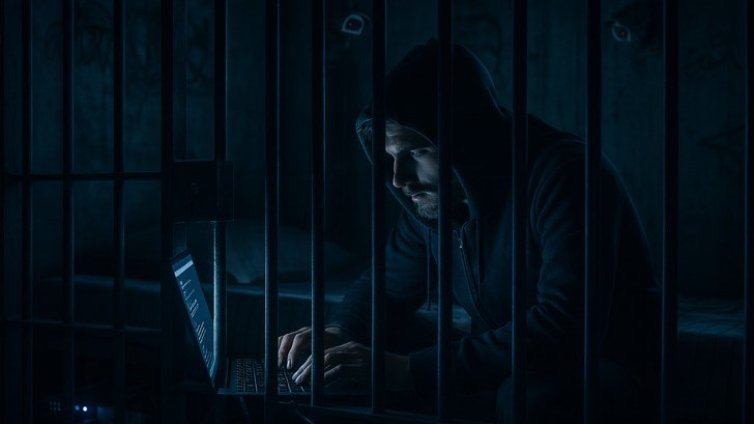  Пандизчия хакер проникнал в базата данни на затвора и променял присъди