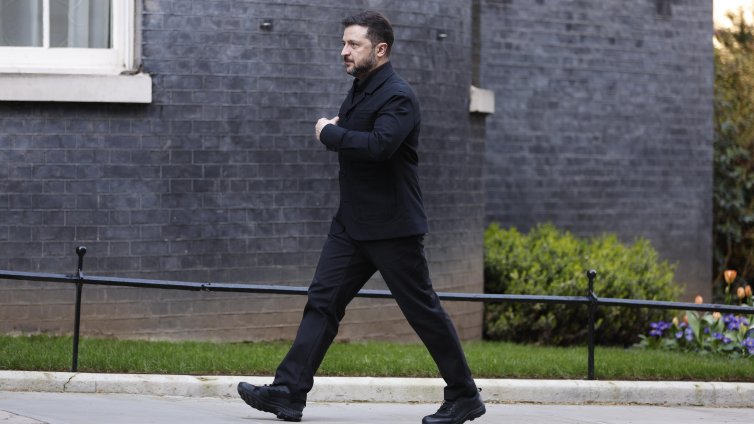 Зеленски сериозно обмисля да не се кандидатира за президент 