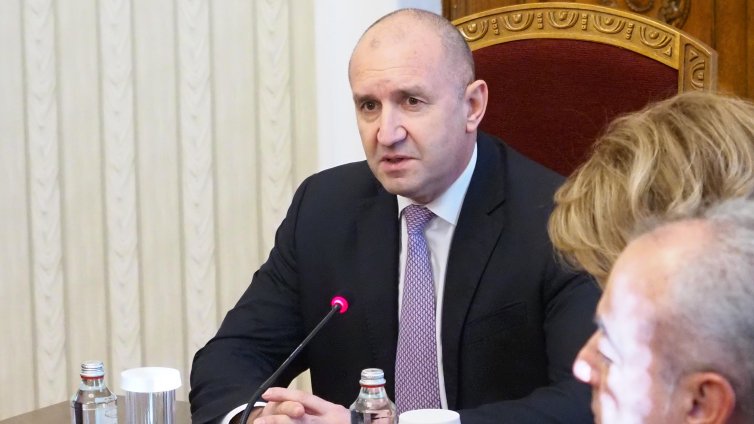 Радев ще се срещне с БСП и ИТН за консултации след оставката на кабинета