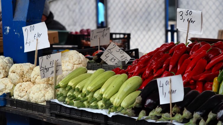 Цената на зеленчуците скача, Женския пазар е евтина алтернатива СНИМКИ