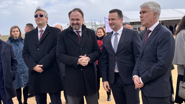 Еврокомисарят по енергетиката: Европа трябва да се освободи от руския газ