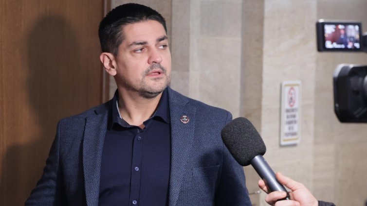 МЕЧ за липсата на кворум: Ръчната е дръпната от Борисов, страх го е