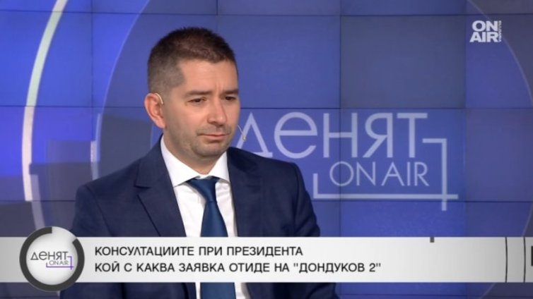 Василев, ПБ: Спецов си заминава от "Лукойл", кабинетът е готов