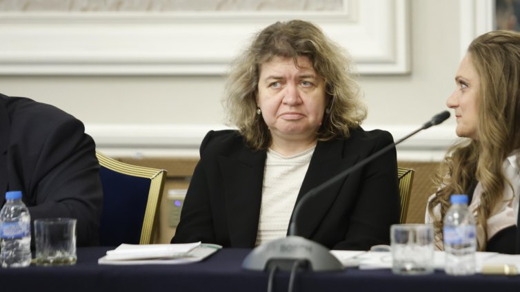 Киселова: Предизвикателство е как хората да не получат &bdquo;шокови удари&ldquo; при приемане на еврото