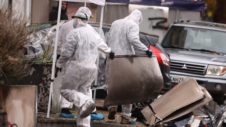 Бомба избухна пред банка в Солун ВИДЕО