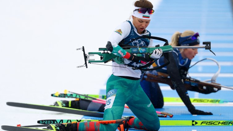 Биатлонистките загатнаха за призово класиране, но останаха 12-и