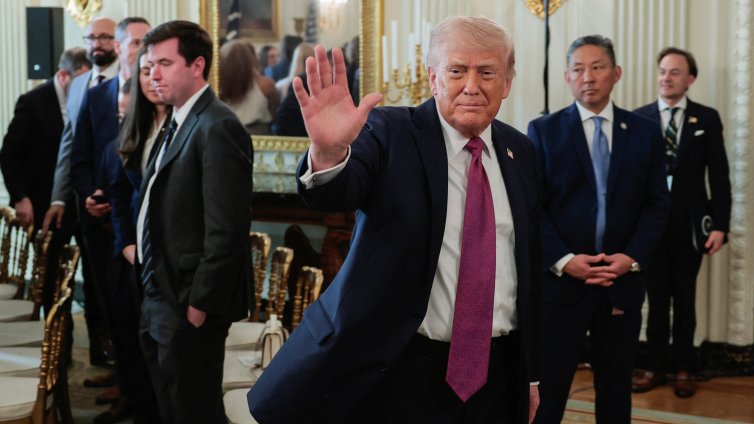 След AI снимките като Исус: Тръмп почете пасаж от Библията