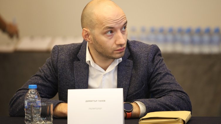 Димитър Ганев: Проблем за правителството може да дойде само отвътре