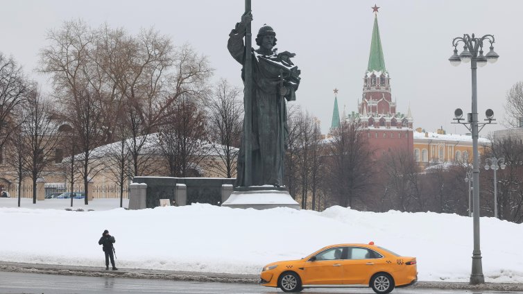 Вече седми ден в Москва няма мобилен интернет: Как преминава един ден в столицата? 