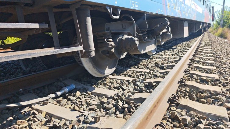 Трагедия! Влак прегази момче на 16 години