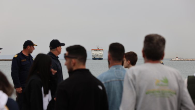 Бебе сред шестимата загинали при сблъсък на мигрантска лодка с патрулен кораб край Лесбос
