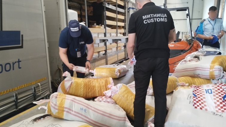 Стоки за 5 млн. &euro; задържаха български митничари при международната операция "Пирати 4"