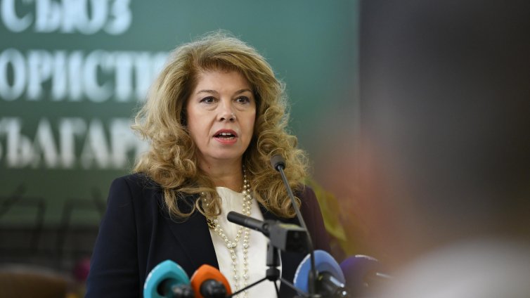 Йотова за оставката на Сарафов: За мен това е необходима, но първа стъпка