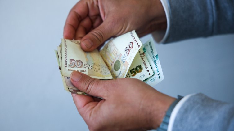 Растат необслужваните кредити към банки