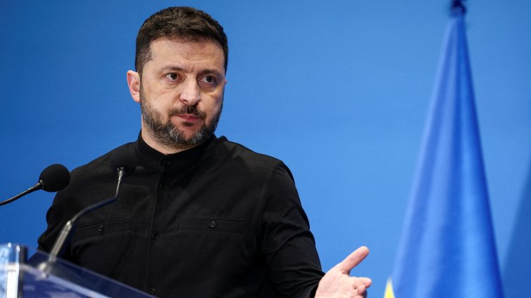 Зеленски е "чул гласа" на протестиращите 