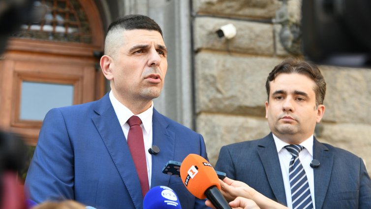 ДБ: Ако ще разполагат самолети в "Безмер", да поискаме от Гърция &ldquo;Пейтриът&rdquo;