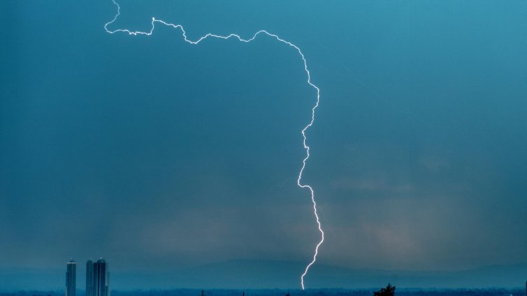 Измерено: Най-дългата мълния в света е 829 км