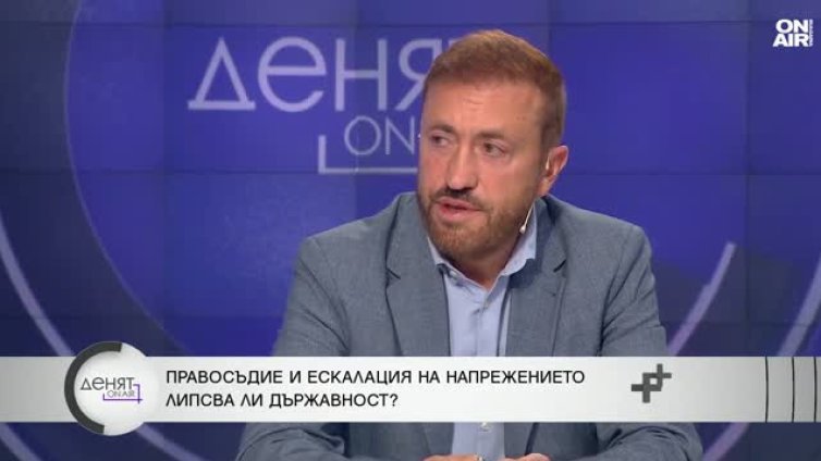 Заплатите вървят нагоре, моралът на държавните служители надолу