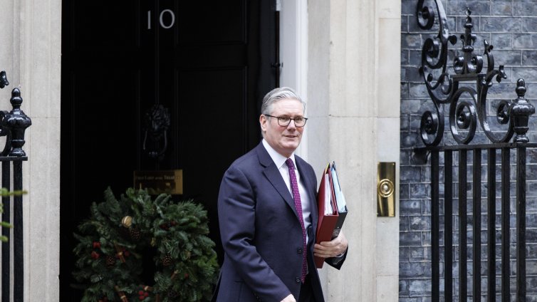 Стармър заформи скандал на Острова, приветства посрещането на египетски активист