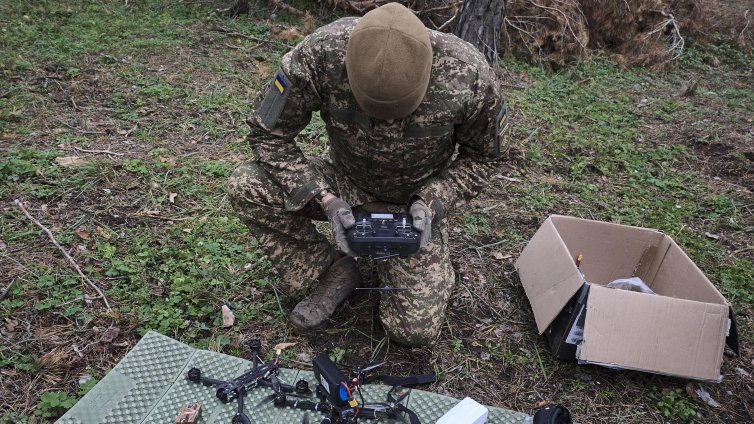 Безпилотни прехващачи в Украйна, но картечниците остават ключови на бойното поле