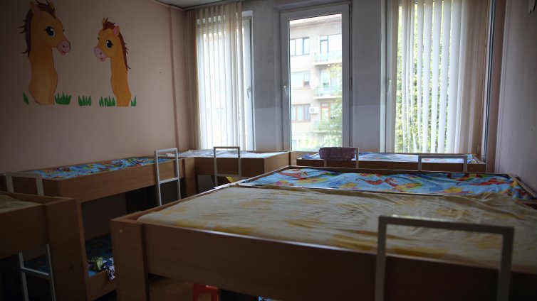 Протест на родители заради забавени компенсации