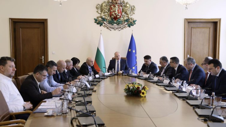 Желязков: Целта е след 21 ноември рафинерията да продължи дейност