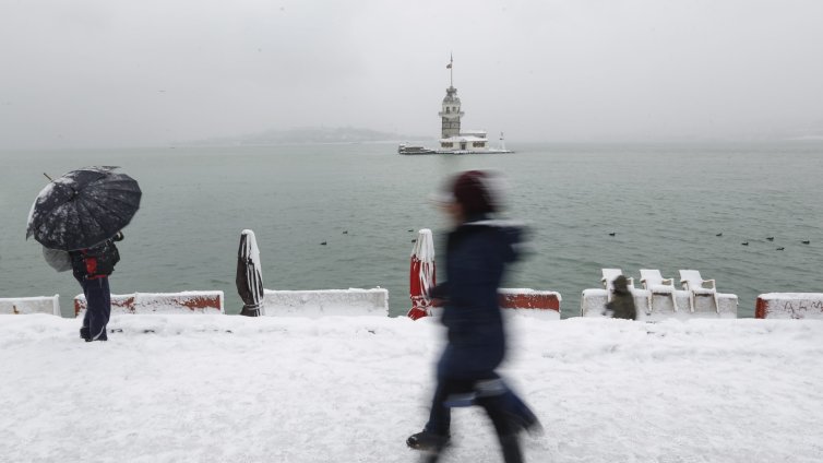 Зимна обстановка в Истанбул, отменени са учебните занятия