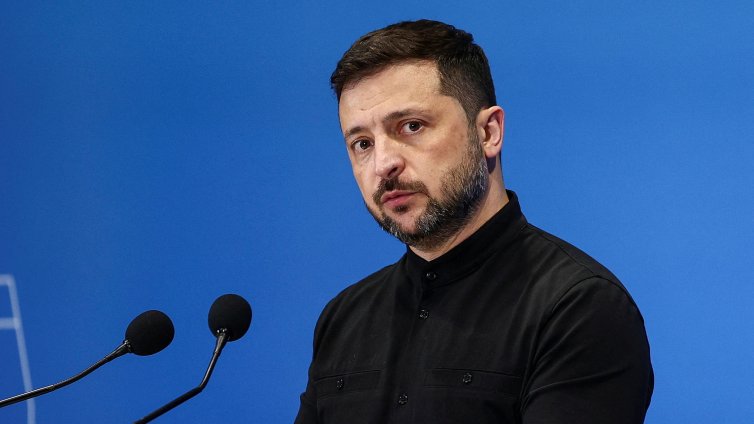 Зеленски: Украйна няма да даде земята си на окупатора