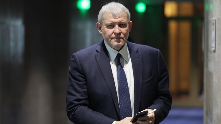 Румен Христов е &ldquo;за&rdquo; замразяване на депутатските заплати