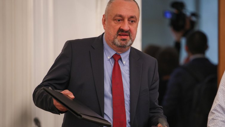 Бивш член на ВСС сред желаещите да оглавят временно НСлС