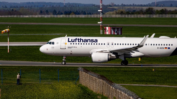 Lufthansa намалява броя на полетите, ще качва и цените