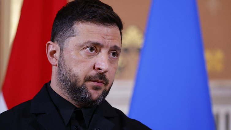 Зеленски: Украйна е готова за мирни преговори, но няма да отстъпи територия