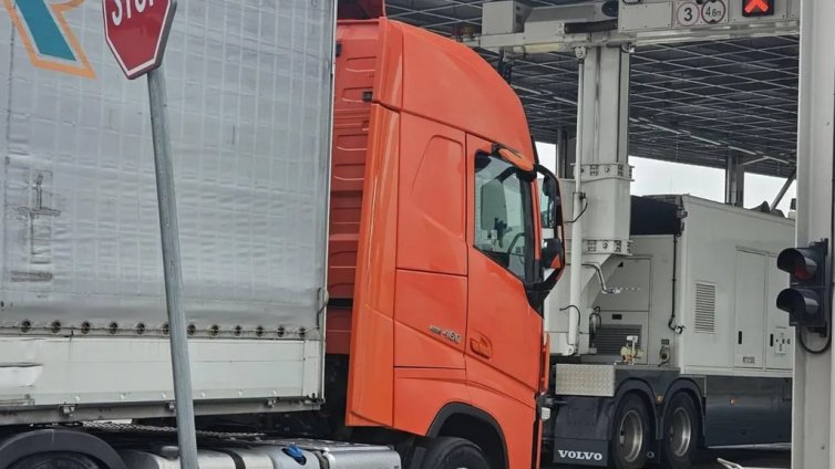 8 тона контрабандни химически продукти са задържани на "Капитан Андреево"