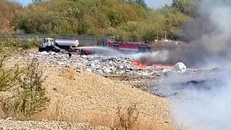 Пожар гори на сметището в Габрово, хората там да ограничат излизанията