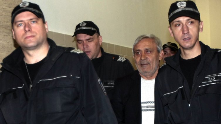 Отряд "Кобра" нахлу в дома на Ицо Папата, задържаха го 