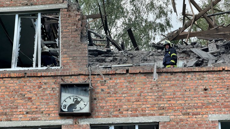 Най-малко 14 ранени при руски удар по медицинско заведение