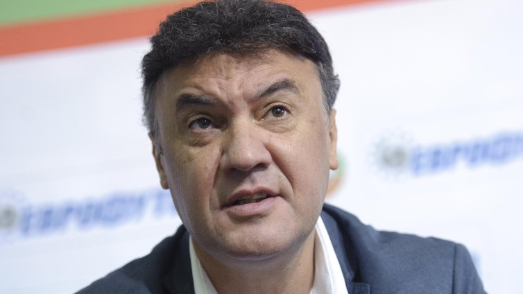 ФИФА и УЕФА с почит за Боби Михайлов 