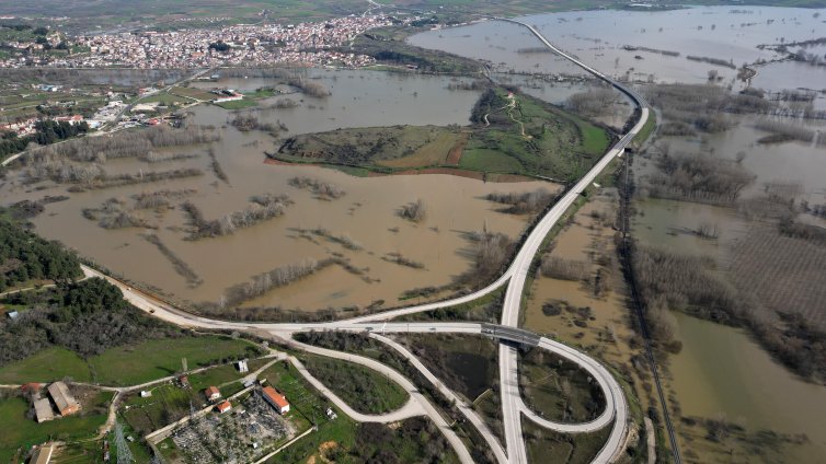 Марица прелива, наводни над 150 хиляди декара обработваема земя в Гърция