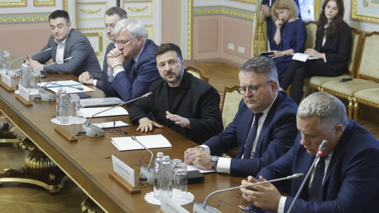 Зеленски предлага създаването на Национален пантеон за героите на Украйна