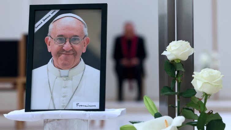 Инсулт  и сърдечна недостатъчност са причина за смъртта на папата