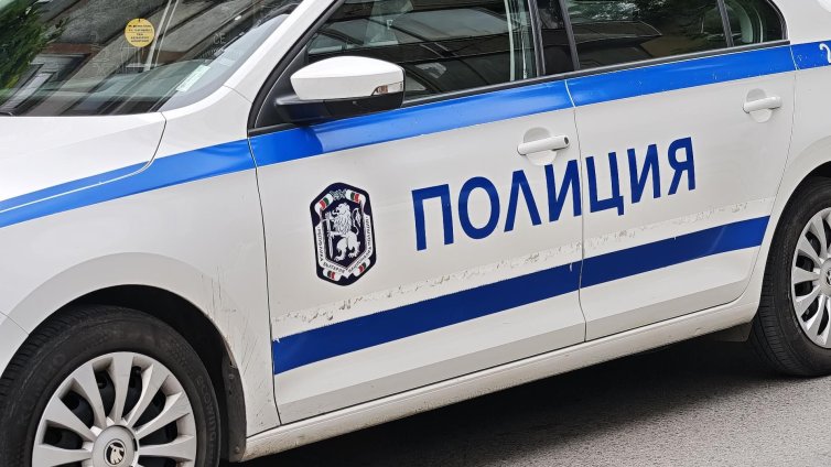 Баща заплаши с нож дъщеря си