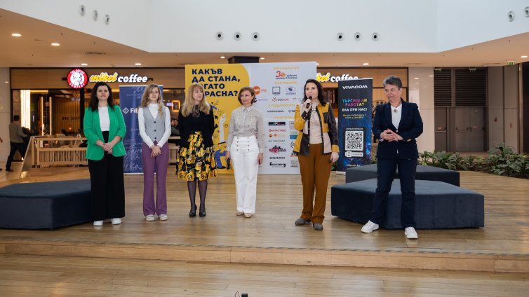 Експерти на Fibank запознаха ученици с професията банкер