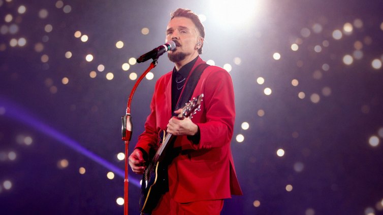 Графа представя емоционалната песен "Картина" ВИДЕО